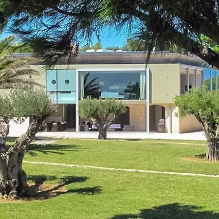 A Coastal Escape With Stunning Views فيلة *