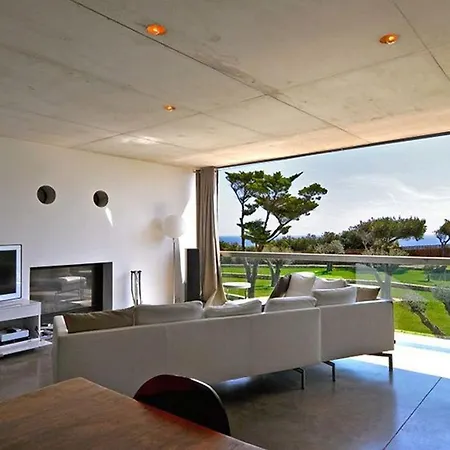 A Coastal Escape With Stunning Views * 比亚里茨